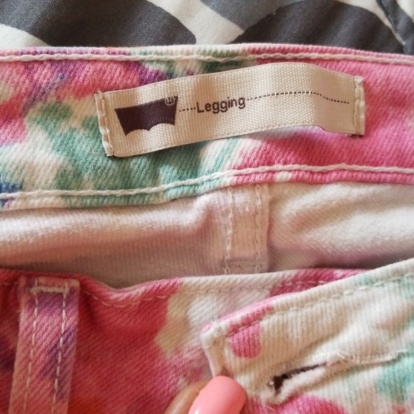 Levi's - Picture 4 of 4